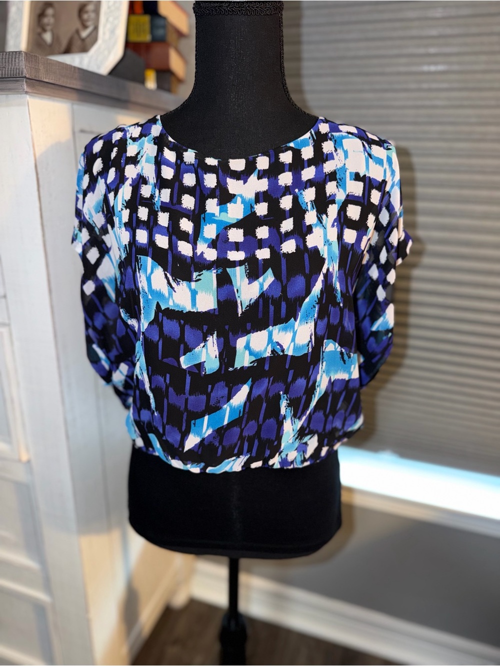 🎉Joseph A Blue, Black & White Abstract Grid Blouse size petite small